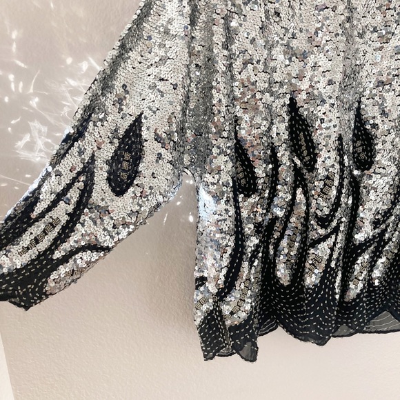GORGEOUS VINTAGE SEQUIN TOP - Picture 9 of 10